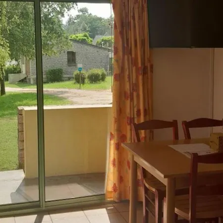 Avec Animaux Admis - 2 Pers. - Api-1-52-2345 Camping